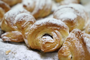 Mini croissant de chocolate